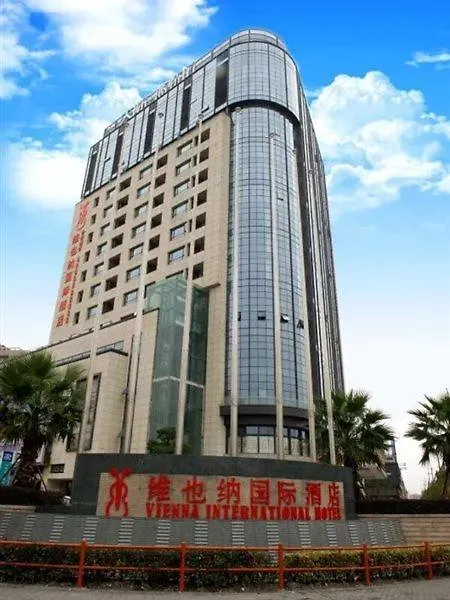 维也纳国际酒店上海虹桥枢纽曹安公路店 4*, 上海